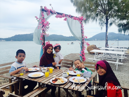 rockbund-fishing-chalet-breakfast-pantai