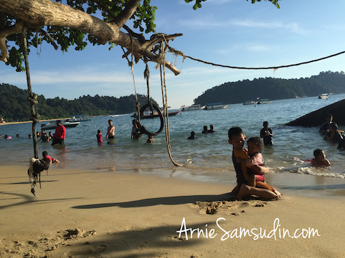anjungan-beach-resort-teluk-nipah